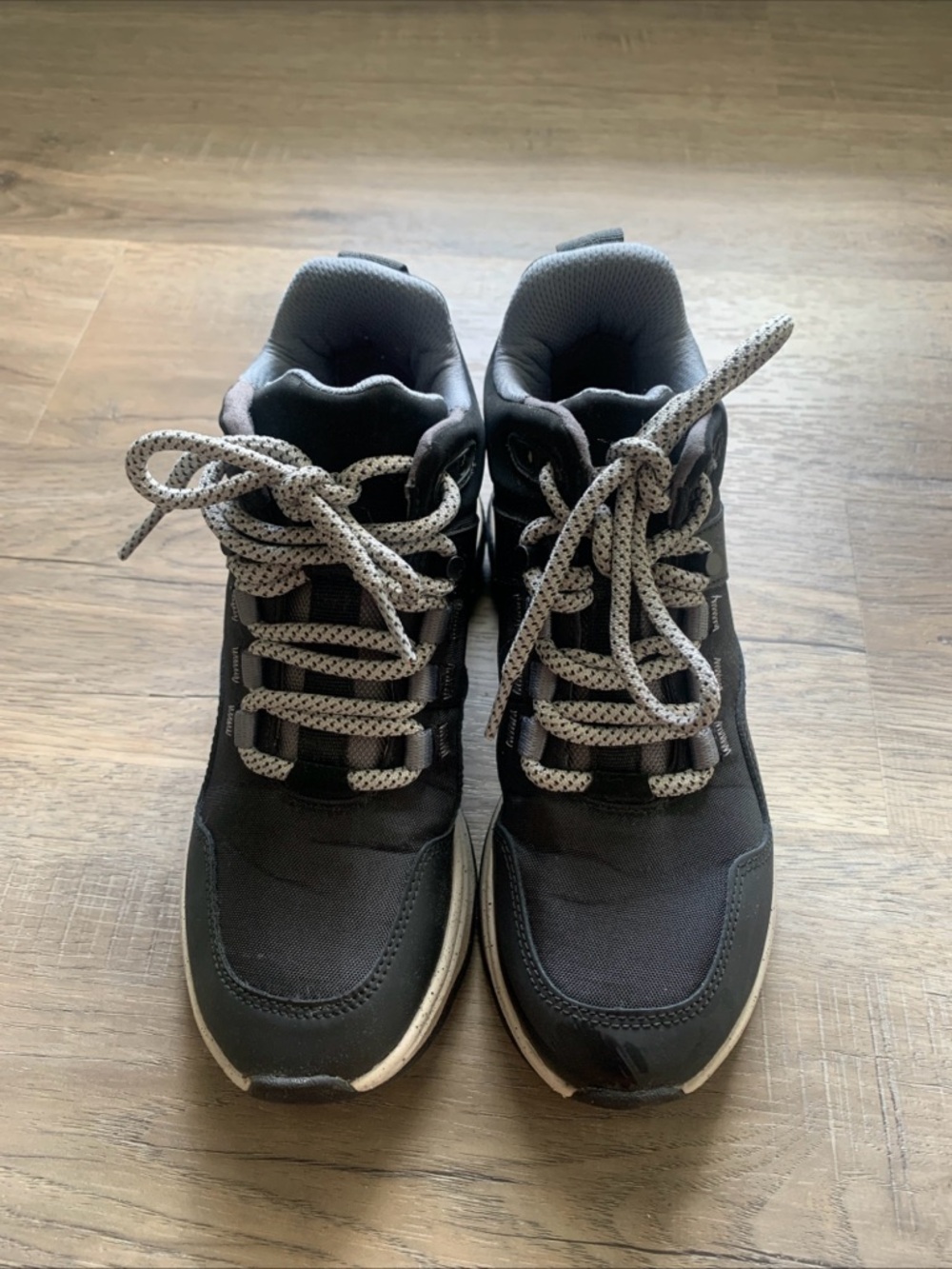Clark's Black High Top Sneakers with Gray Laces Size 6